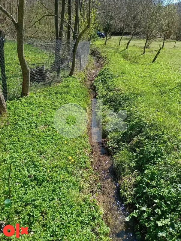 Plac za vikendicu...struja i voda(pumpa)..zemljište 3200m2