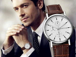 Moderan muski rucni sat NOV U KUTIJI quartz