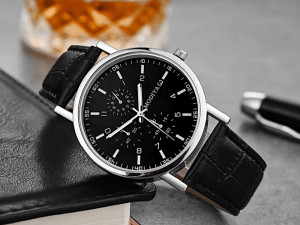 Moderan muski rucni sat NOV U KUTIJI quartz