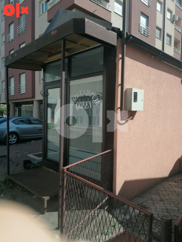 Prodajem montažni/demontažni frizerski salon sa opremom-namješten 2