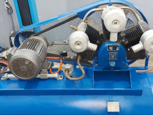 TRUDBENIK KOMPRESOR 460 LITARA 3 GLAVE 7,5KW MOTOR EXSTRA