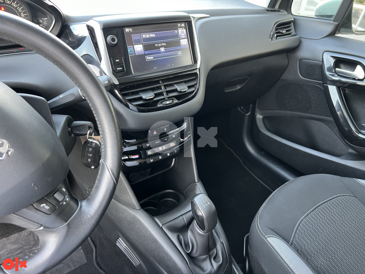 Peugeot 208 1.6 HDI 73kW 2016 god *panorama,120.000km*