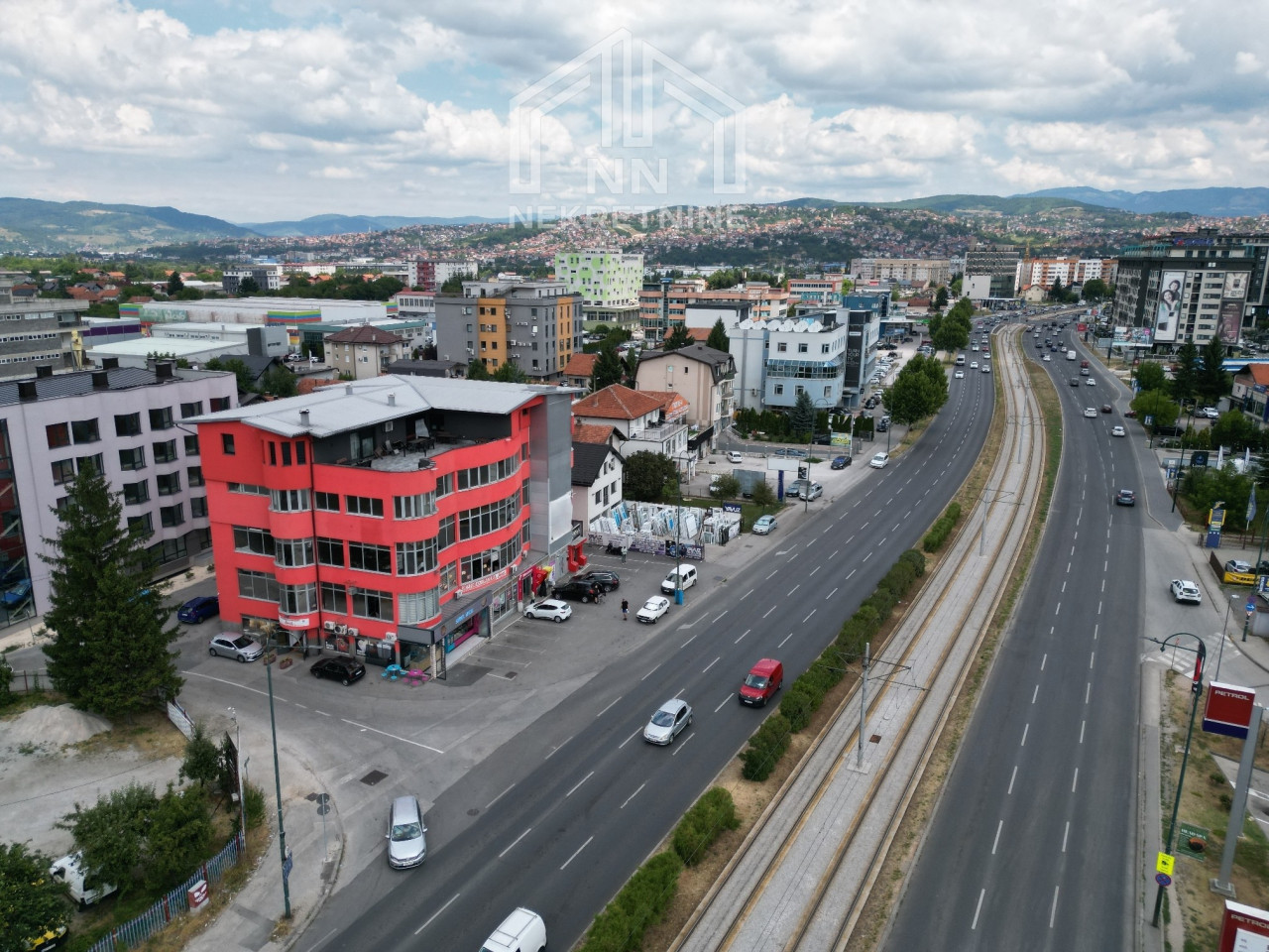 NN Nekretnine : Poslovni prostori 200-500m2 Stup 2