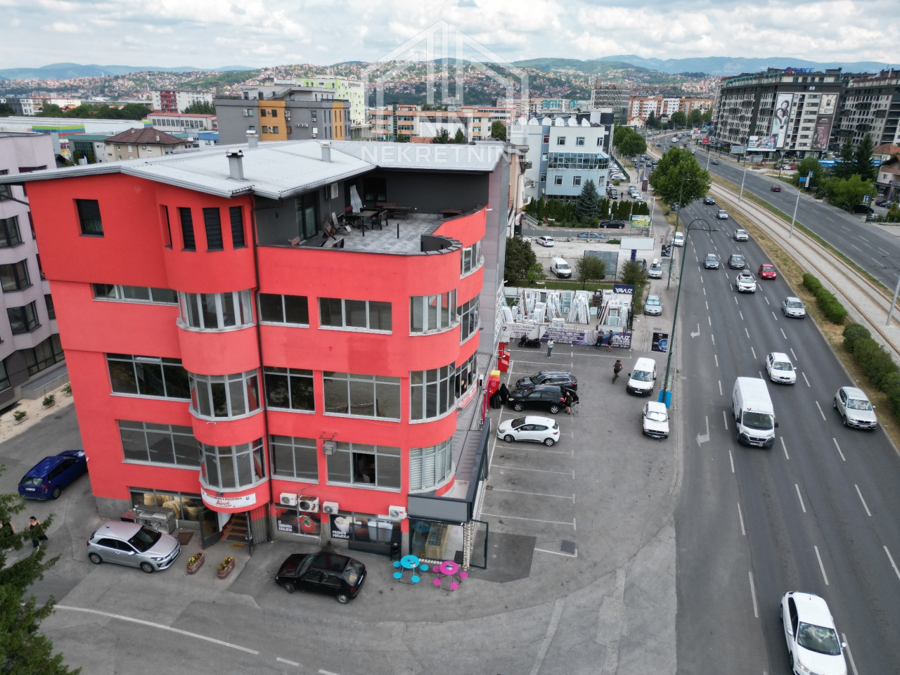 NN Nekretnine : Poslovni prostori 200-500m2 Stup 3