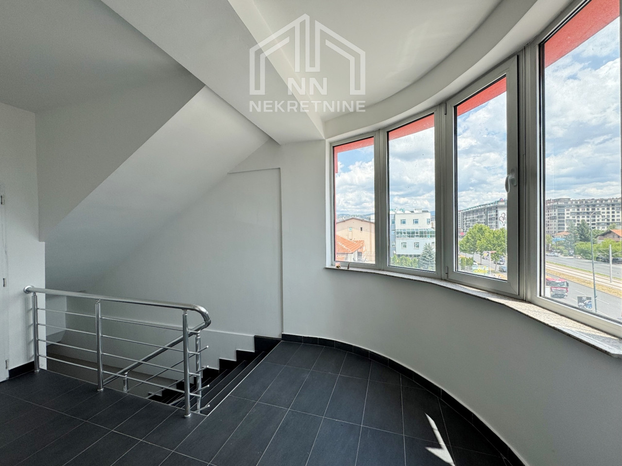 NN Nekretnine : Poslovni prostori 200-500m2 Stup 6