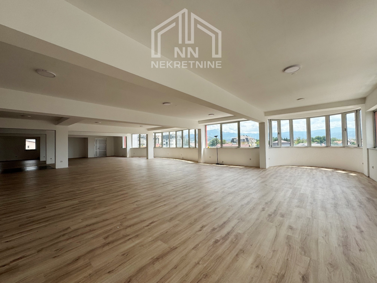 NN Nekretnine : Poslovni prostori 200-500m2 Stup 8