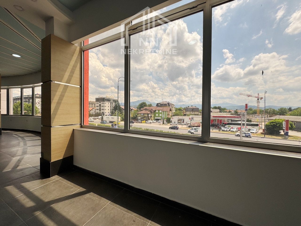 NN Nekretnine : Poslovni prostori 200-500m2 Stup 11