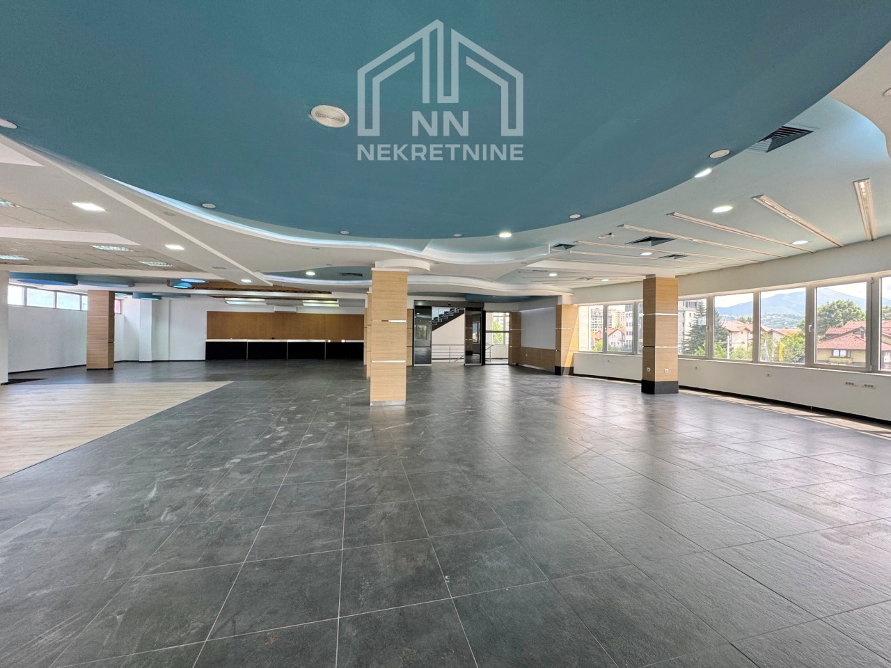 NN Nekretnine : Poslovni prostori 200-500m2 Stup 12