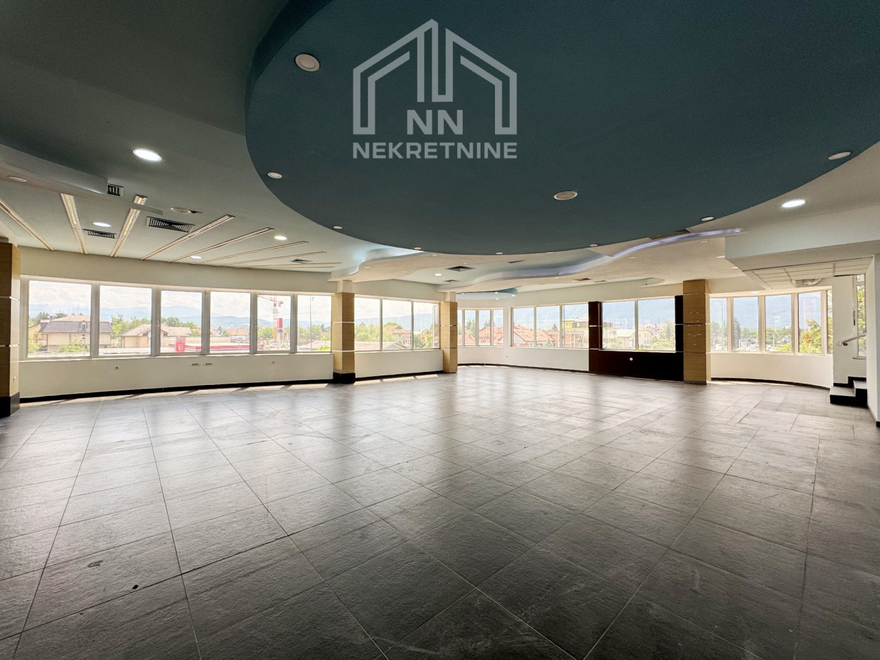 NN Nekretnine : Poslovni prostori 200-500m2 Stup 13