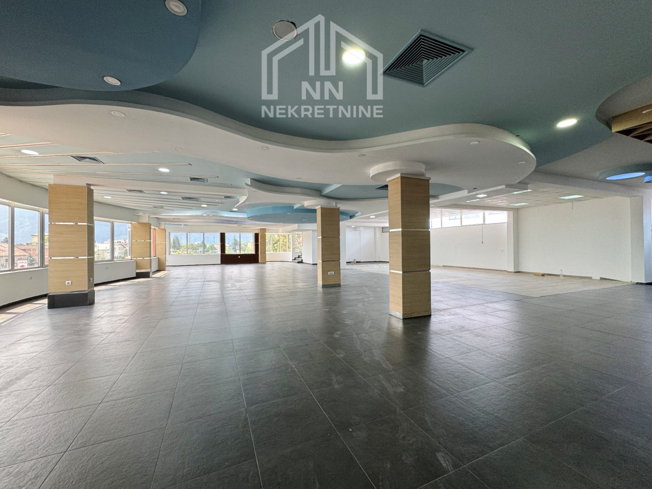 NN Nekretnine : Poslovni prostori 200-500m2 Stup 14