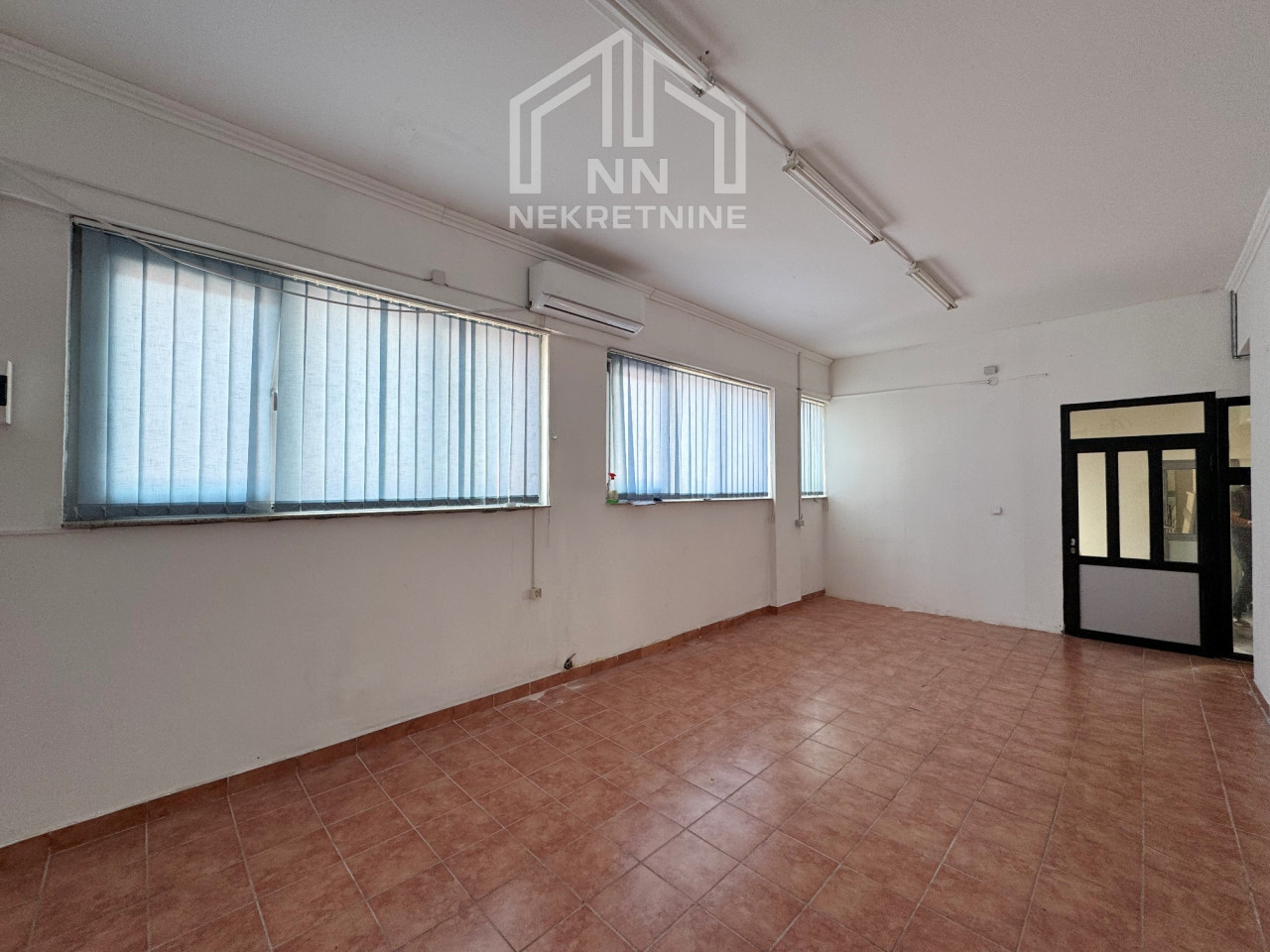 NN Nekretnine : Poslovni prostori 200-500m2 Stup 18