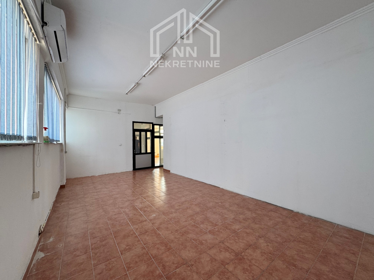 NN Nekretnine : Poslovni prostori 200-500m2 Stup 19
