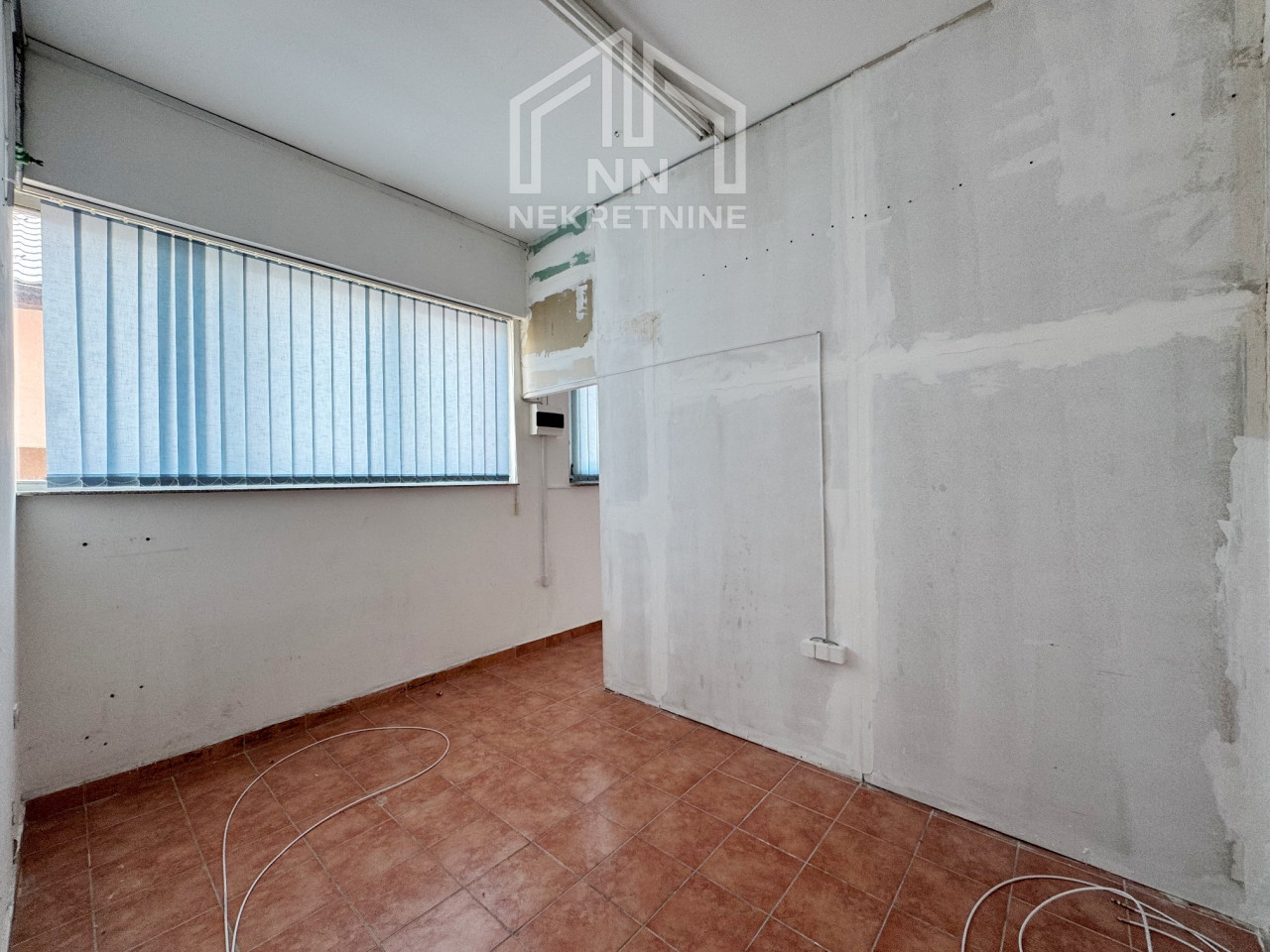 NN Nekretnine : Poslovni prostori 200-500m2 Stup 20