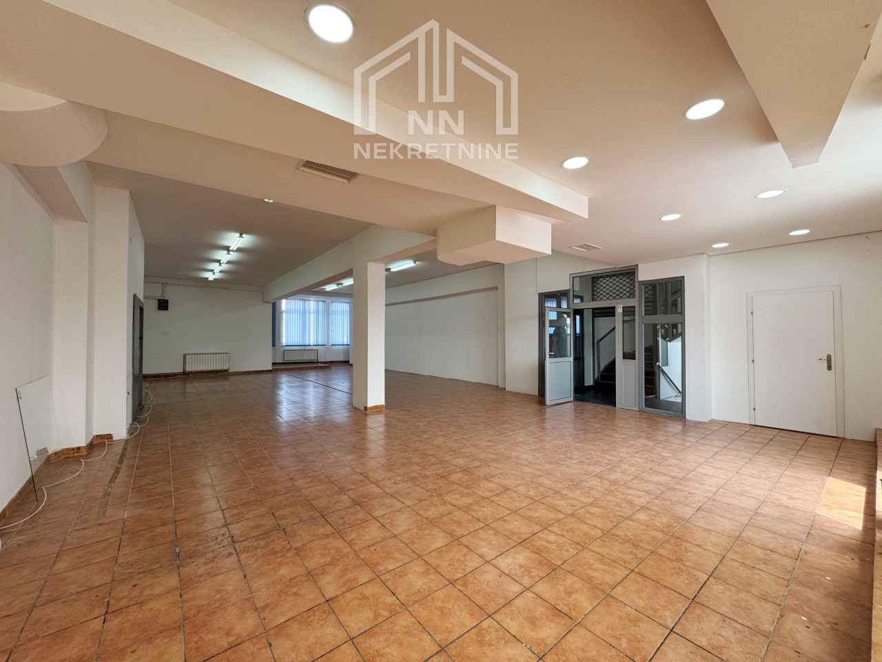 NN Nekretnine : Poslovni prostori 200-500m2 Stup 21