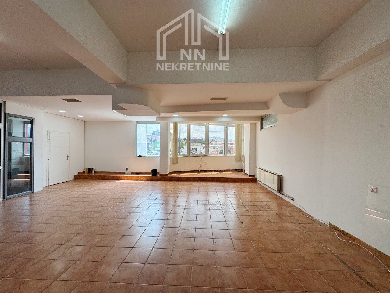 NN Nekretnine : Poslovni prostori 200-500m2 Stup 22