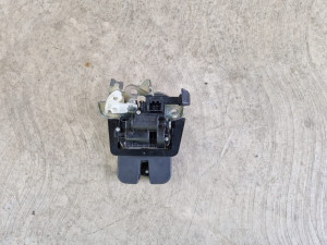 Zadnja brava gepeka Audi A1 A3 Q3 Q7 S7 A8 8R0827505