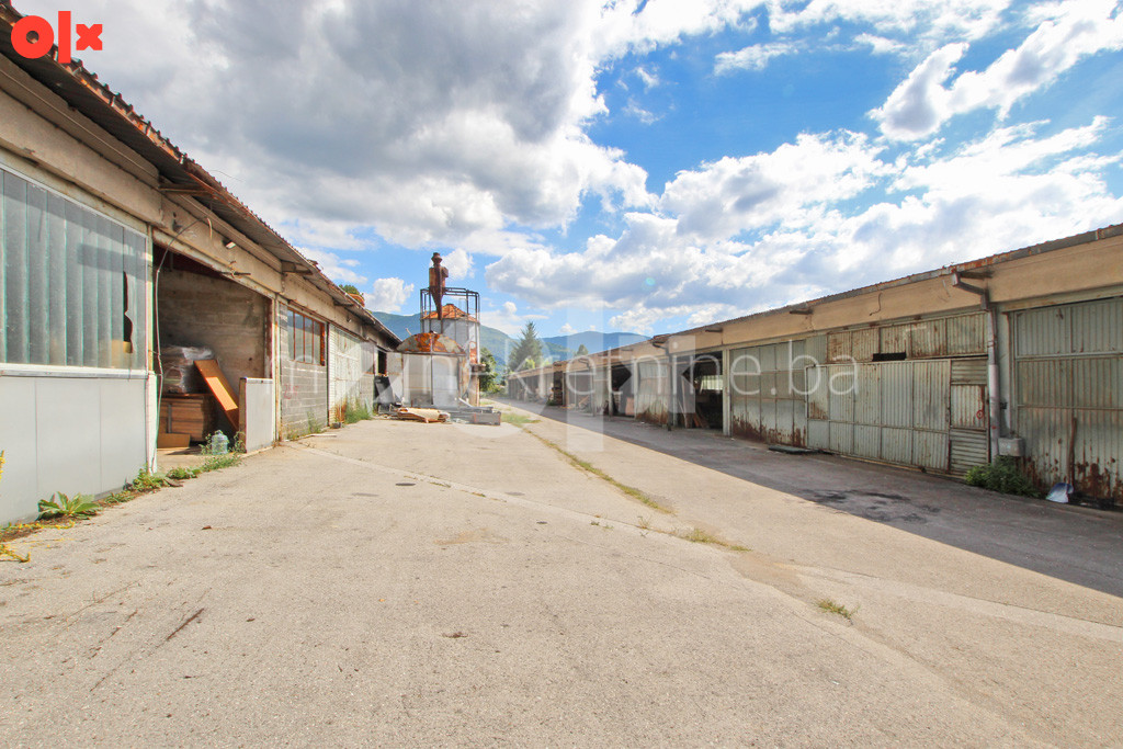 Hadžići, Parcela 15 duluma sa dva skladišna objekta 2