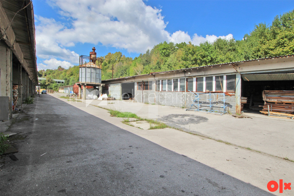 Hadžići, Parcela 15 duluma sa dva skladišna objekta 4