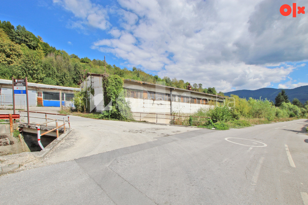 Hadžići, Parcela 15 duluma sa dva skladišna objekta 7