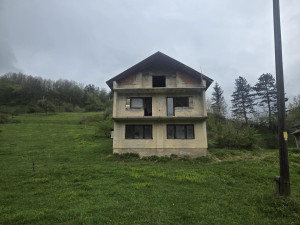 Zemljište i devastirani objekat u općini Hadžići photo 2