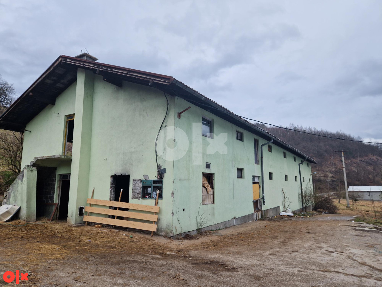 Zemljište i devastirani poslovni objekti u općini Hadžići 3
