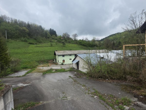 Zemljište i devastirani poslovni objekti u općini Hadžići