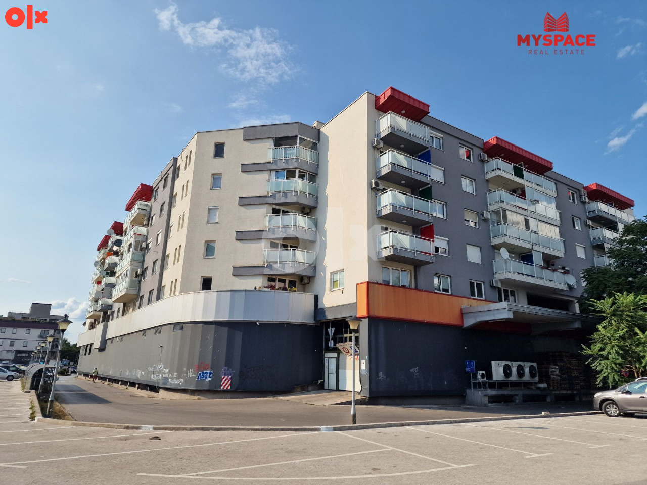 MY SPACE/ LUX stan/ GRAND CENTAR/ NAMJESTEN/ 155 m2 24