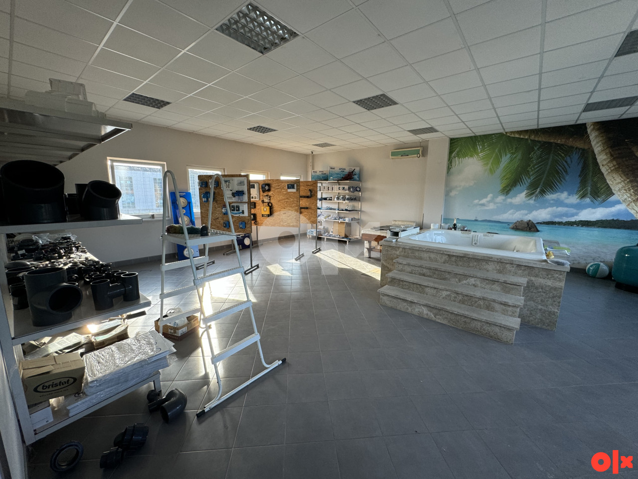 600m2 Hala sa skladistem i kancelarijama BL-Laktasi uz autoput 7