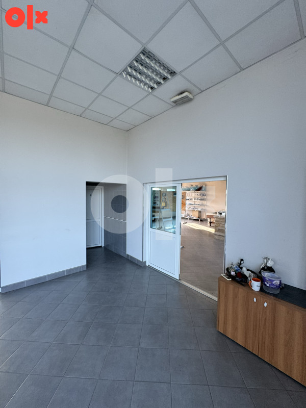 600m2 Hala sa skladistem i kancelarijama BL-Laktasi uz autoput 11