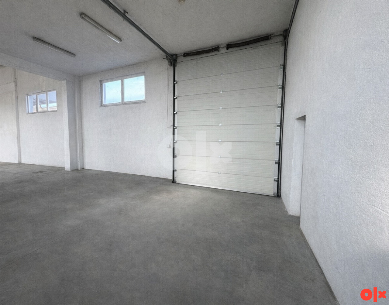 600m2 Hala sa skladistem i kancelarijama BL-Laktasi uz autoput 24