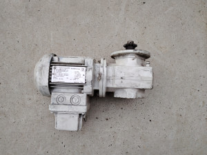 Elektromotor sa reduktorom reduktor 0.18kw 52 obrtaja
