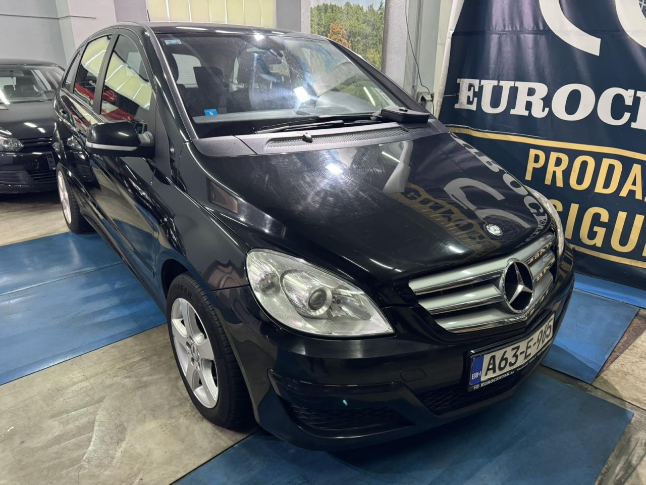 MERCEDES-BENZ B180 CDI, 2010 GODINA,REGISTROVAN