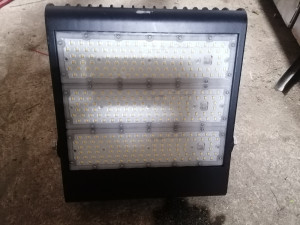 Reflektor lampa za dvorište rasvjeta