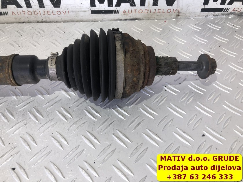 Poluosovina DESNA VW Passat B8 1,6 TDI 2017 3Q0407272BP
