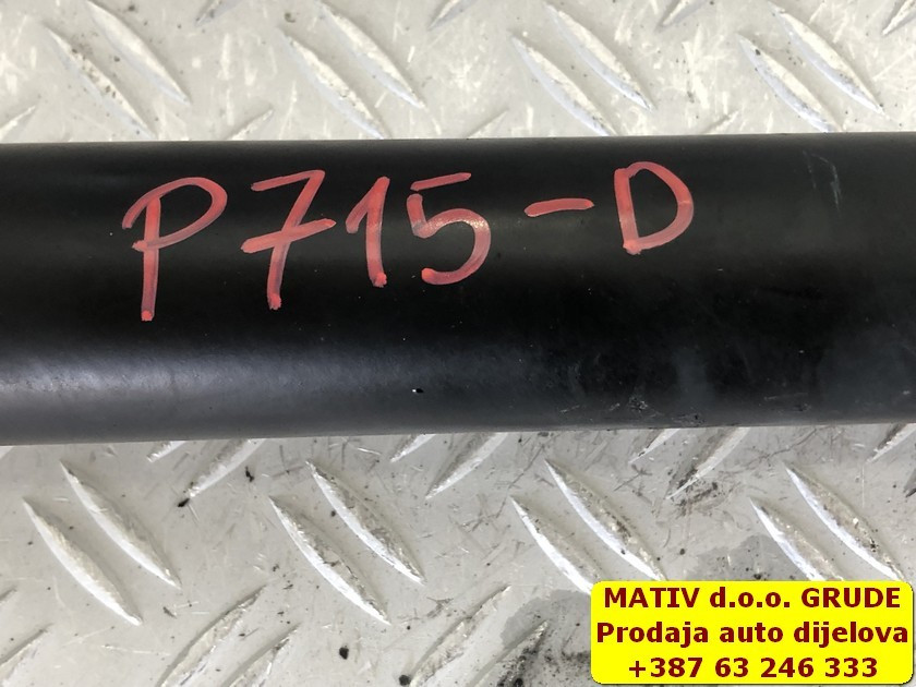 Poluosovina DESNA VW Passat B8 1,6 TDI 2017 3Q0407272BP