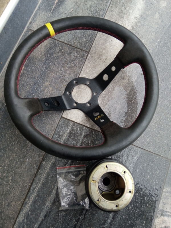 Sportski volan RRS i naba momo golf 2 / 3