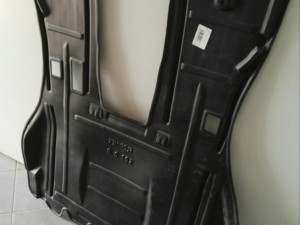 Zastita plastika motora Peugeot 407