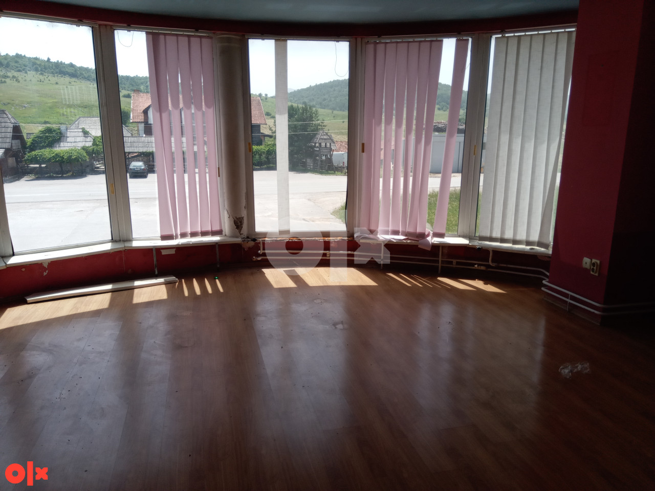 Poslovni prostor Bjelosavljevići-Sokolac 1.500m2 3
