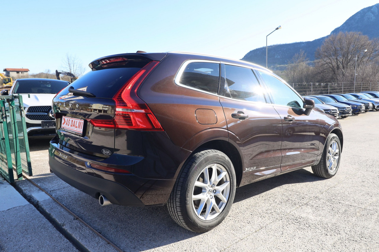 Volvo XC60 2.0 B4 AWD Geartronic Momentum VIRTUAL PANORAMA