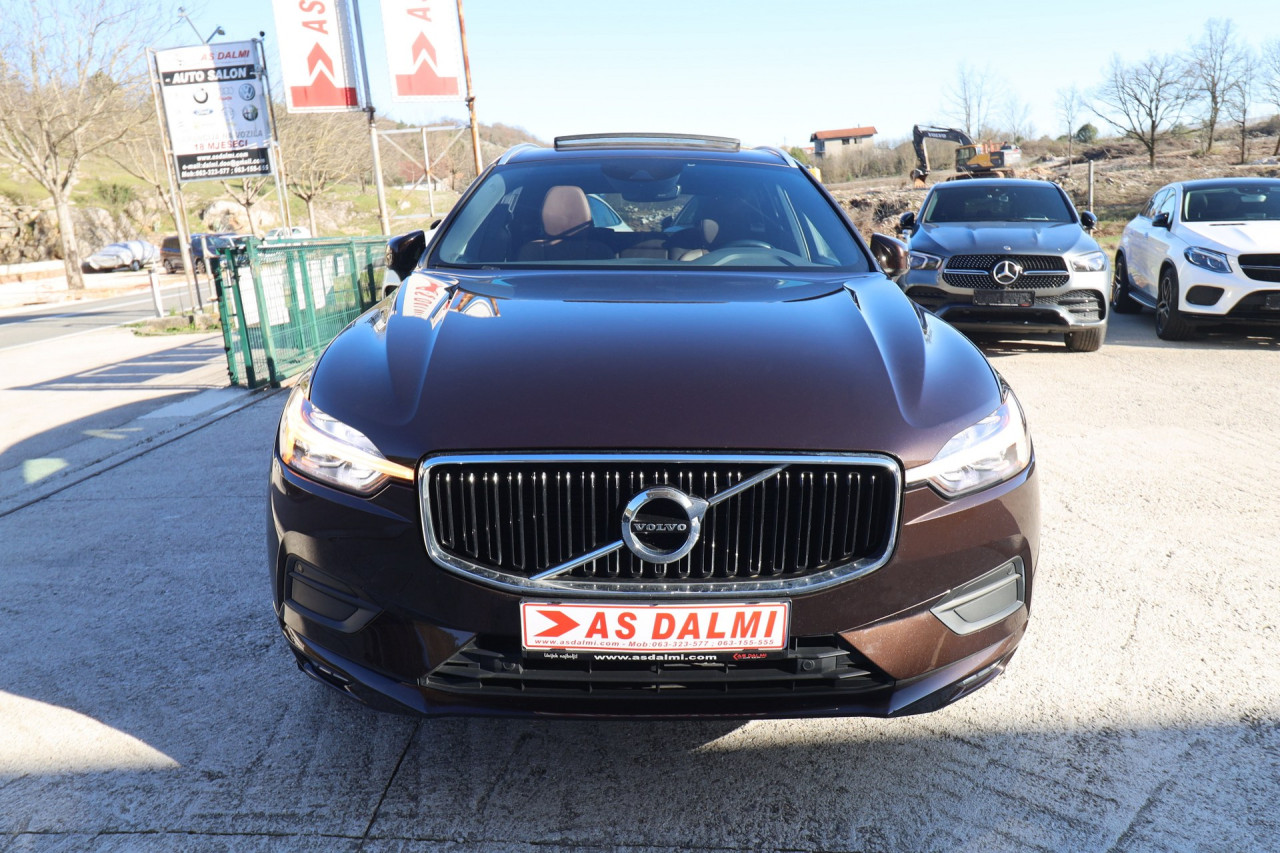 Volvo XC60 2.0 B4 AWD Geartronic Momentum VIRTUAL PANORAMA