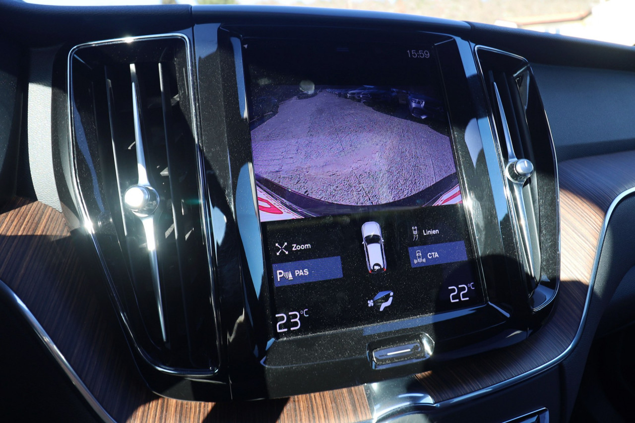 Volvo XC60 2.0 B4 AWD Geartronic Momentum VIRTUAL PANORAMA