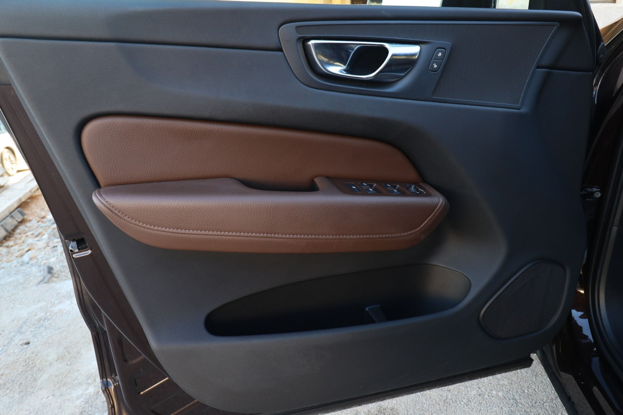 Volvo XC60 2.0 B4 AWD Geartronic Momentum VIRTUAL PANORAMA