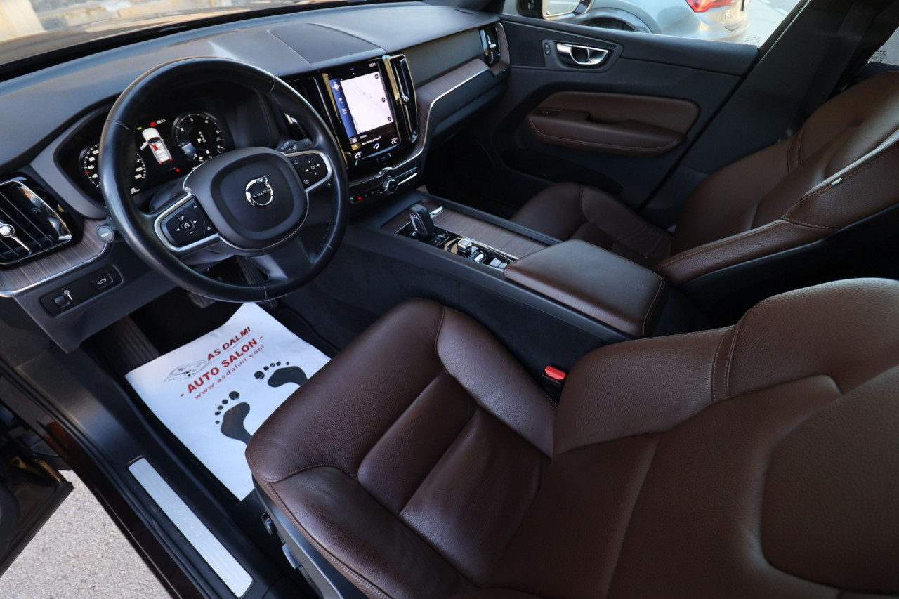 Volvo XC60 2.0 B4 AWD Geartronic Momentum VIRTUAL PANORAMA