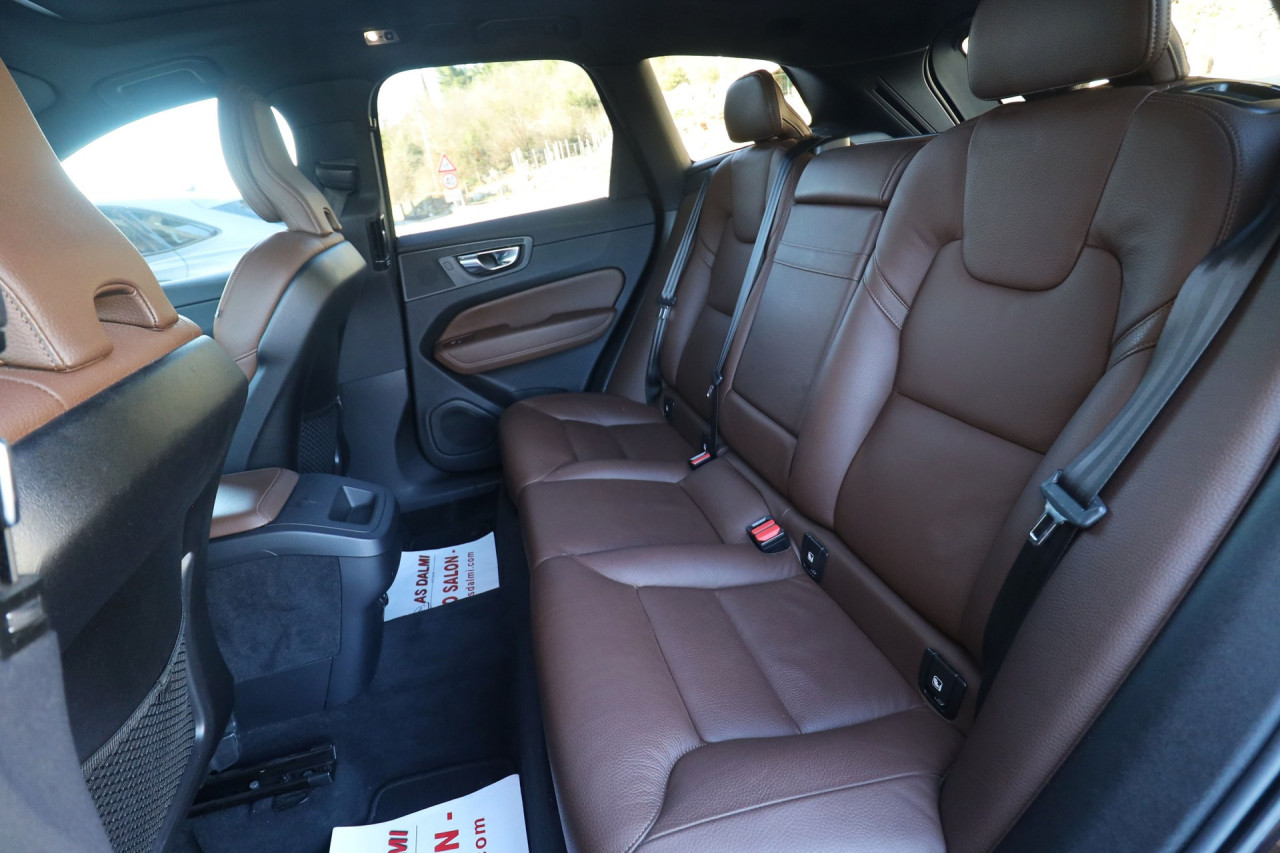 Volvo XC60 2.0 B4 AWD Geartronic Momentum VIRTUAL PANORAMA