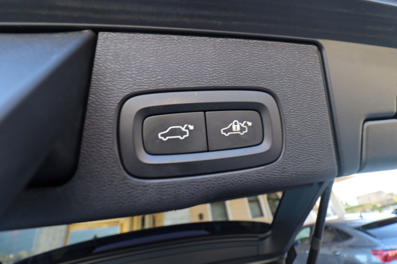 Volvo XC60 2.0 B4 AWD Geartronic Momentum VIRTUAL PANORAMA