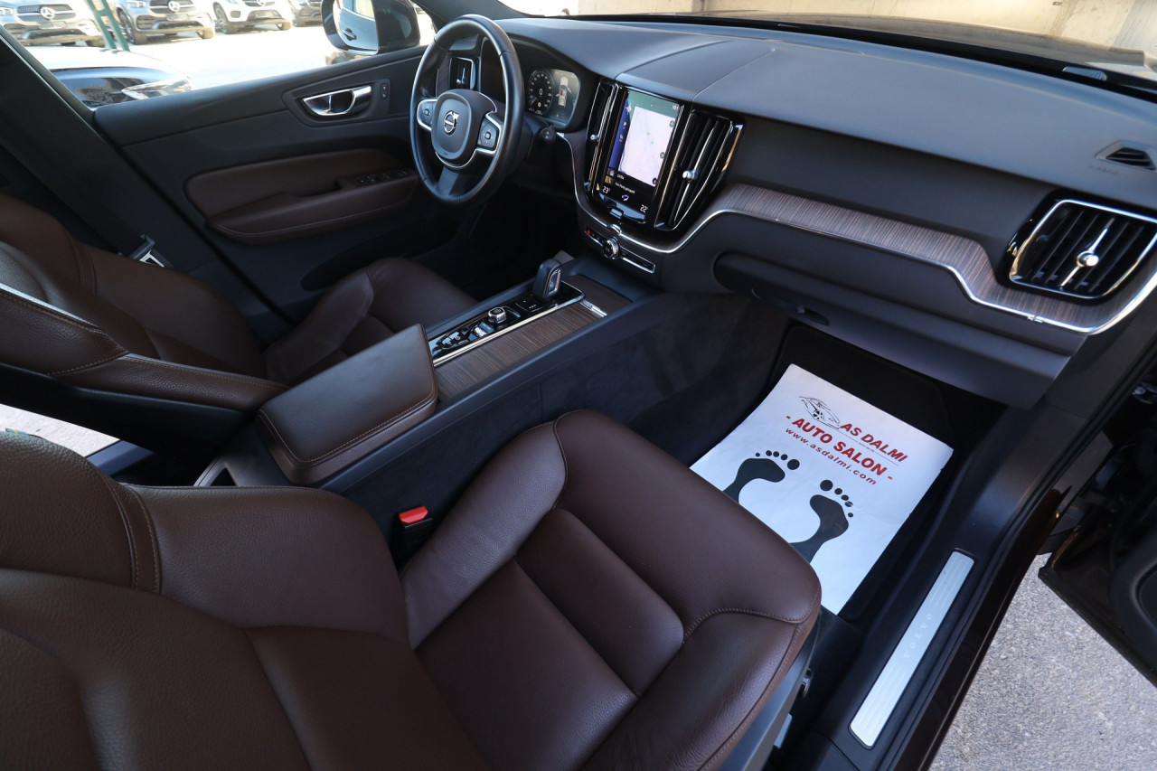 Volvo XC60 2.0 B4 AWD Geartronic Momentum VIRTUAL PANORAMA