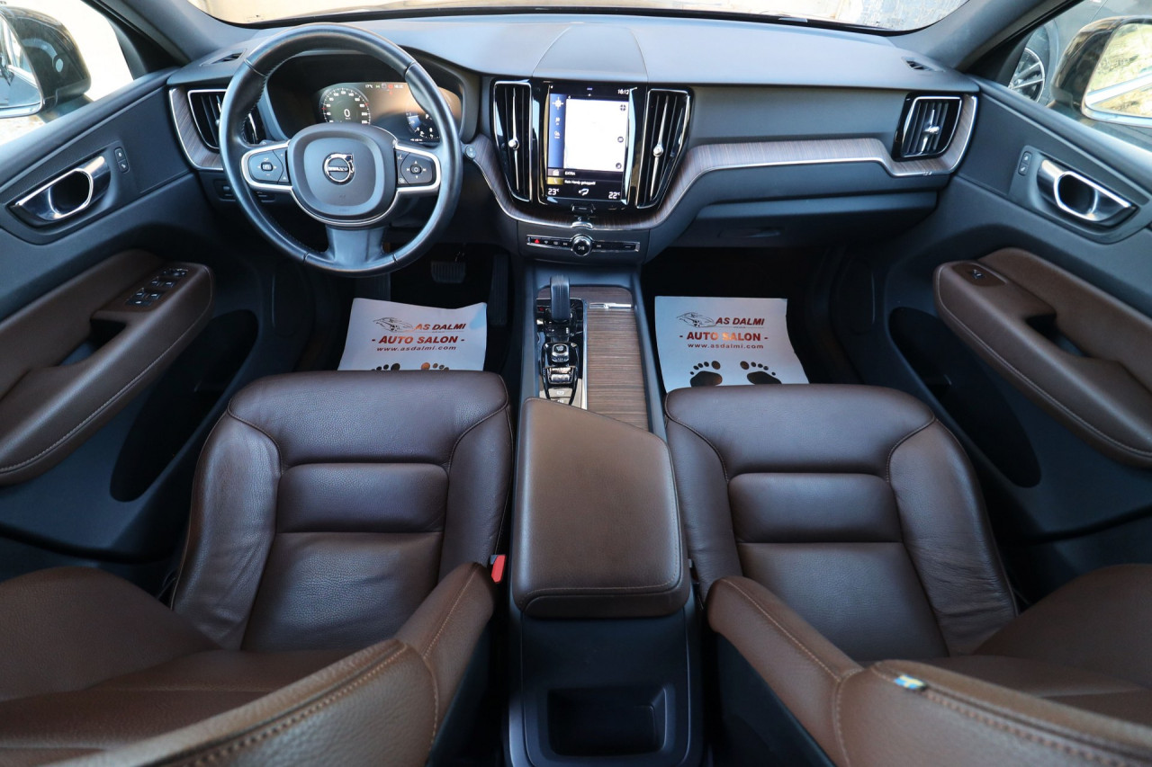 Volvo XC60 2.0 B4 AWD Geartronic Momentum VIRTUAL PANORAMA