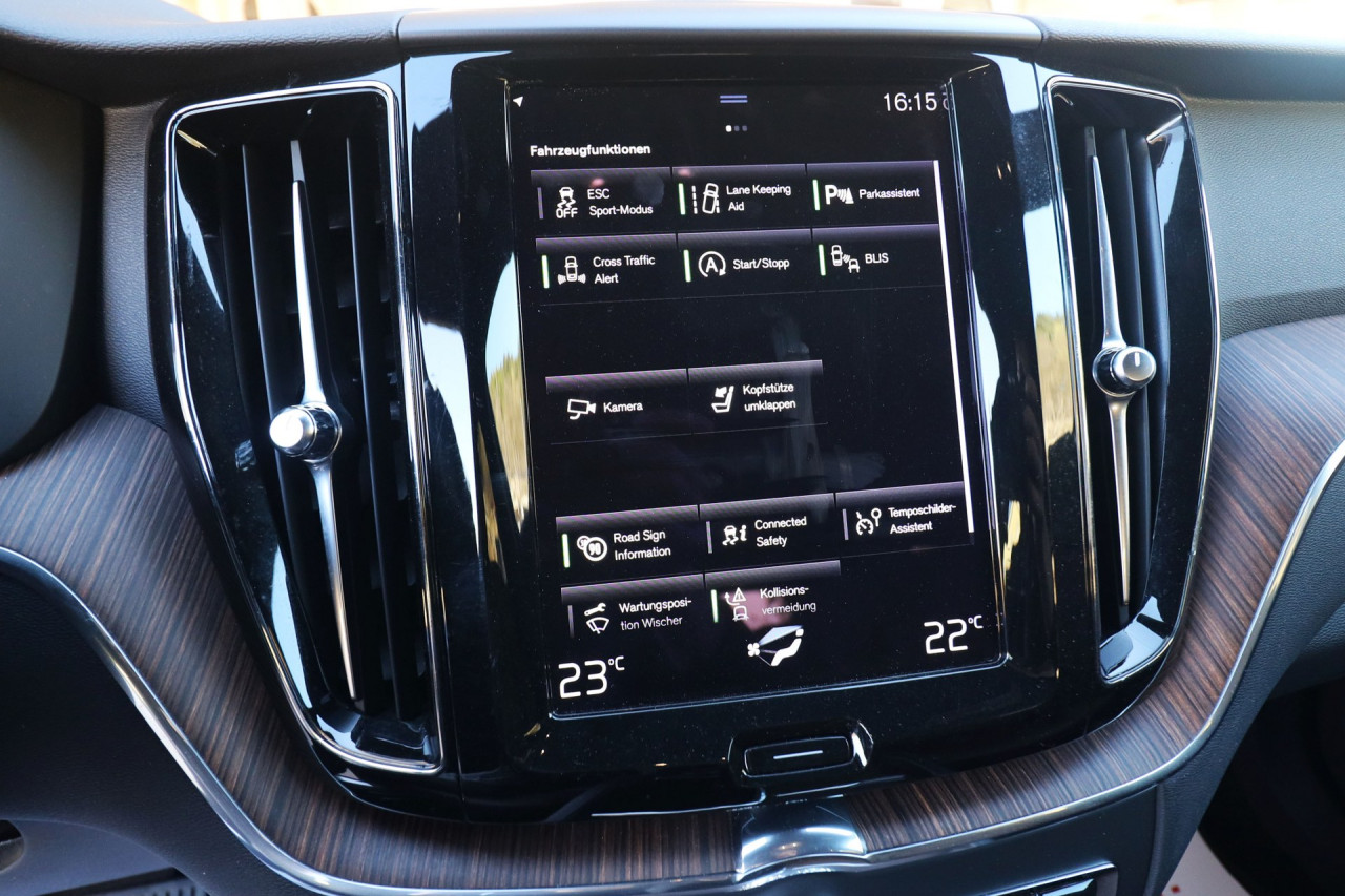 Volvo XC60 2.0 B4 AWD Geartronic Momentum VIRTUAL PANORAMA