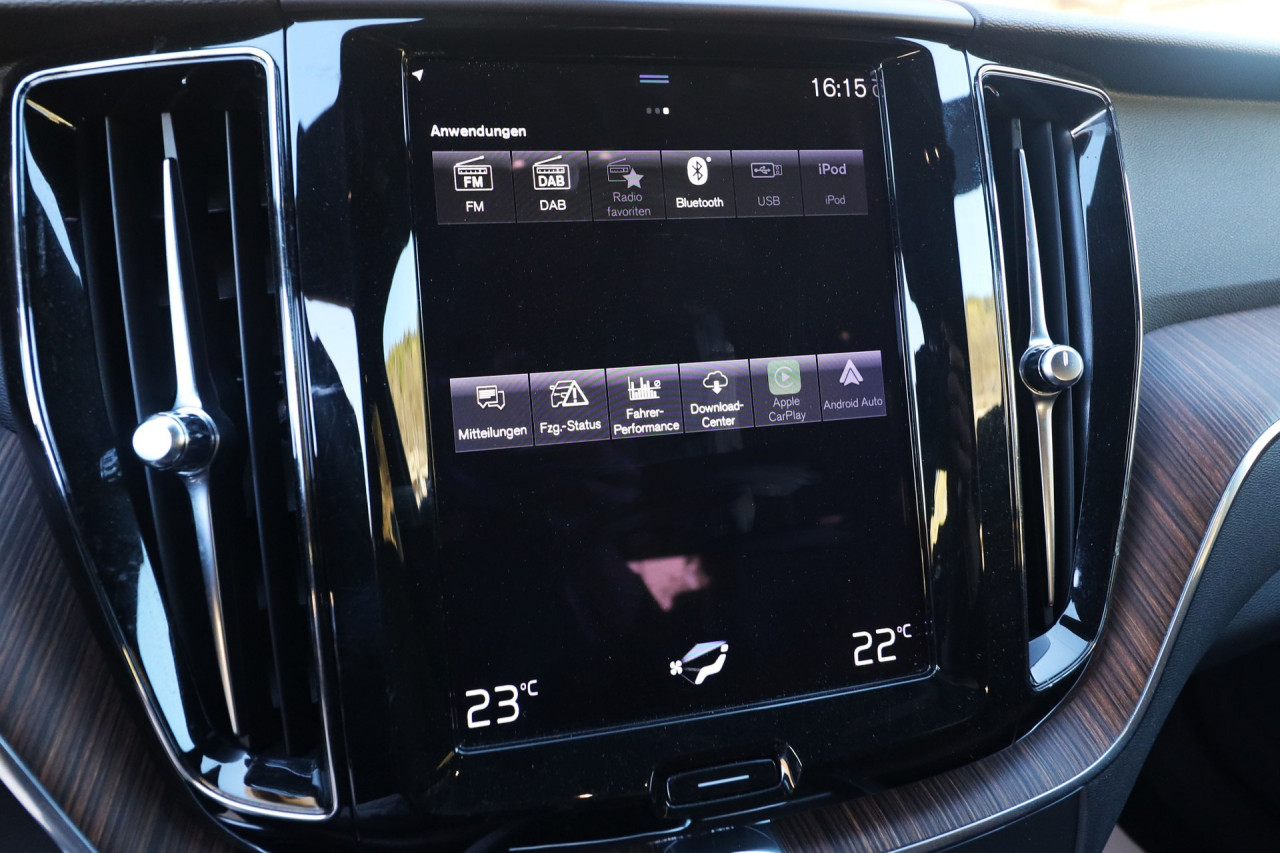 Volvo XC60 2.0 B4 AWD Geartronic Momentum VIRTUAL PANORAMA