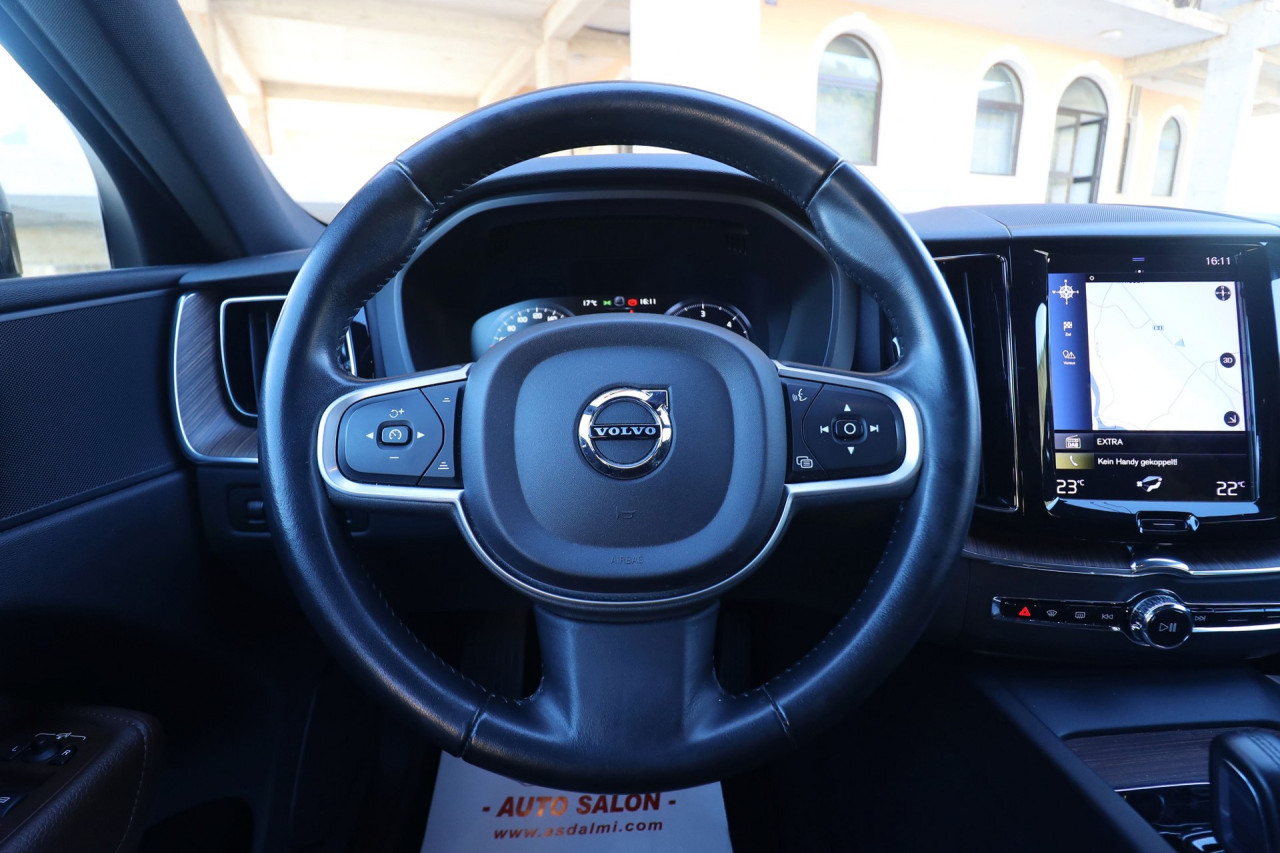 Volvo XC60 2.0 B4 AWD Geartronic Momentum VIRTUAL PANORAMA